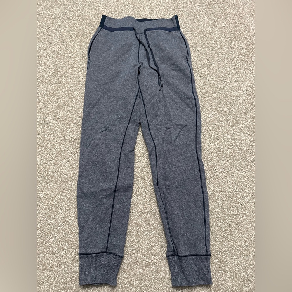Lululemon Cool & Collected Jogger *28"
Heathered Speckled True Navy